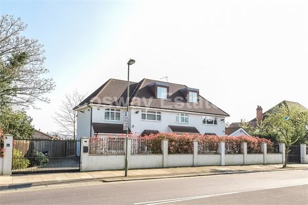 6 bed property in Engel Park, Mill Hill